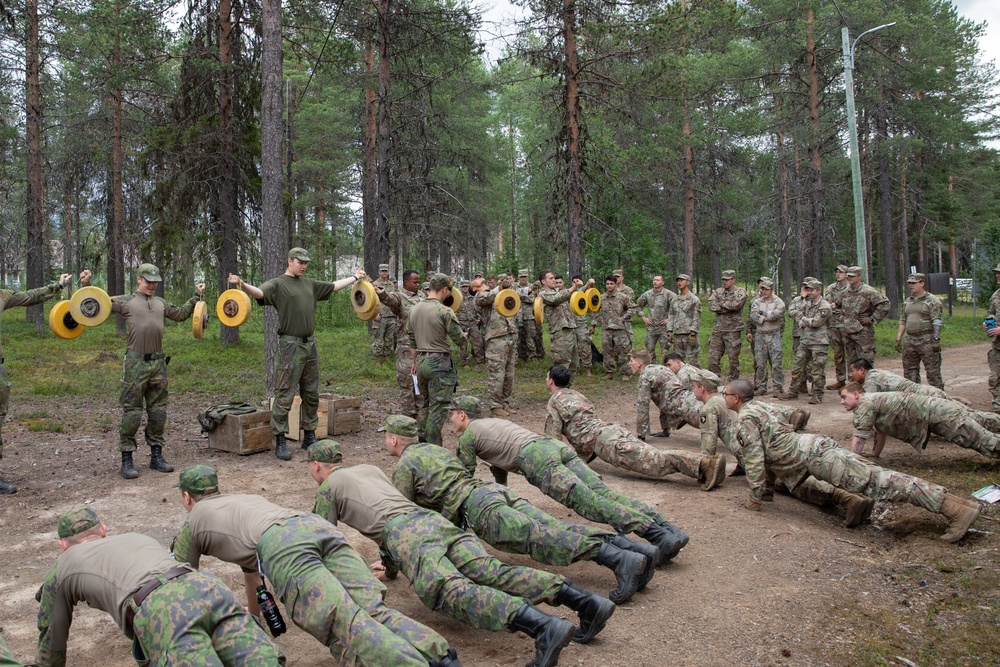 U.S. and Finnish soldiers compete in physical fitness challenge