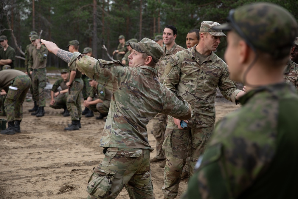 U.S. and Finnish soldiers compete in physical fitness challenge