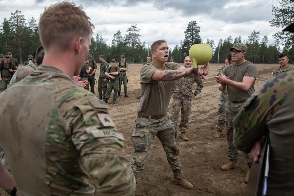 U.S. and Finnish soldiers compete in physical fitness challenge