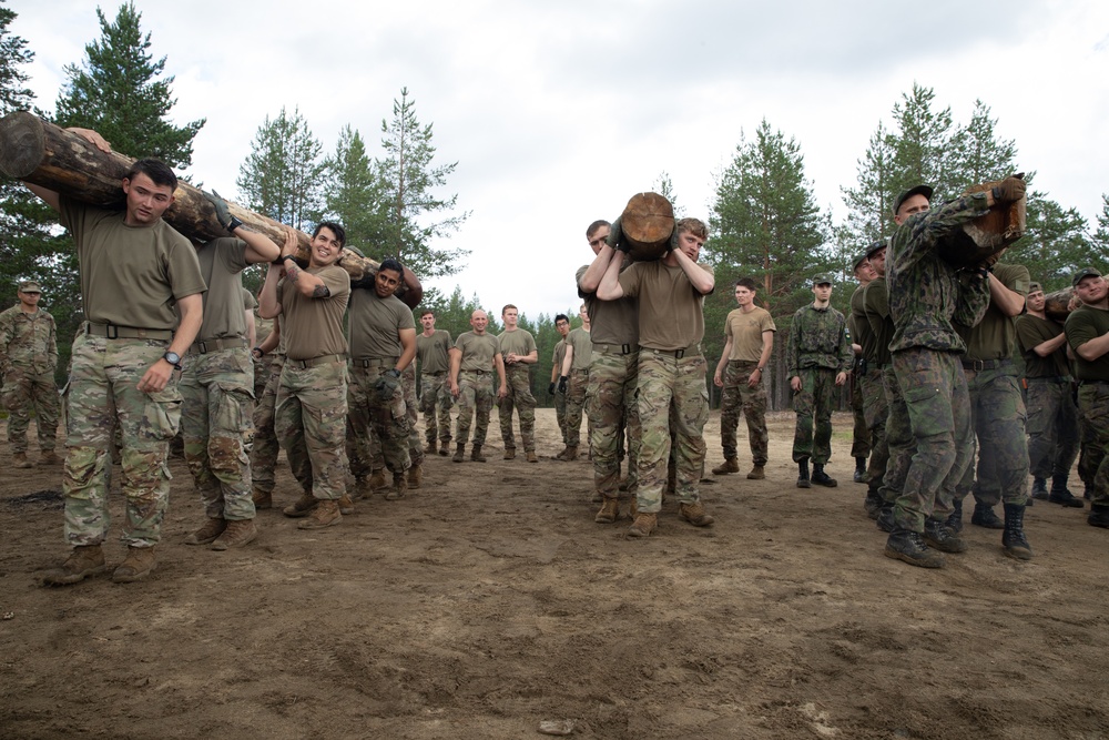 U.S. and Finnish soldiers compete in physical fitness challenge