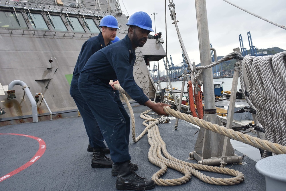 USS Billings Arrives in Panama