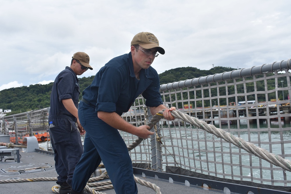 USS Billings Departs Panama