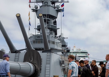Assault Amphibian School tours USS Iowa museum
