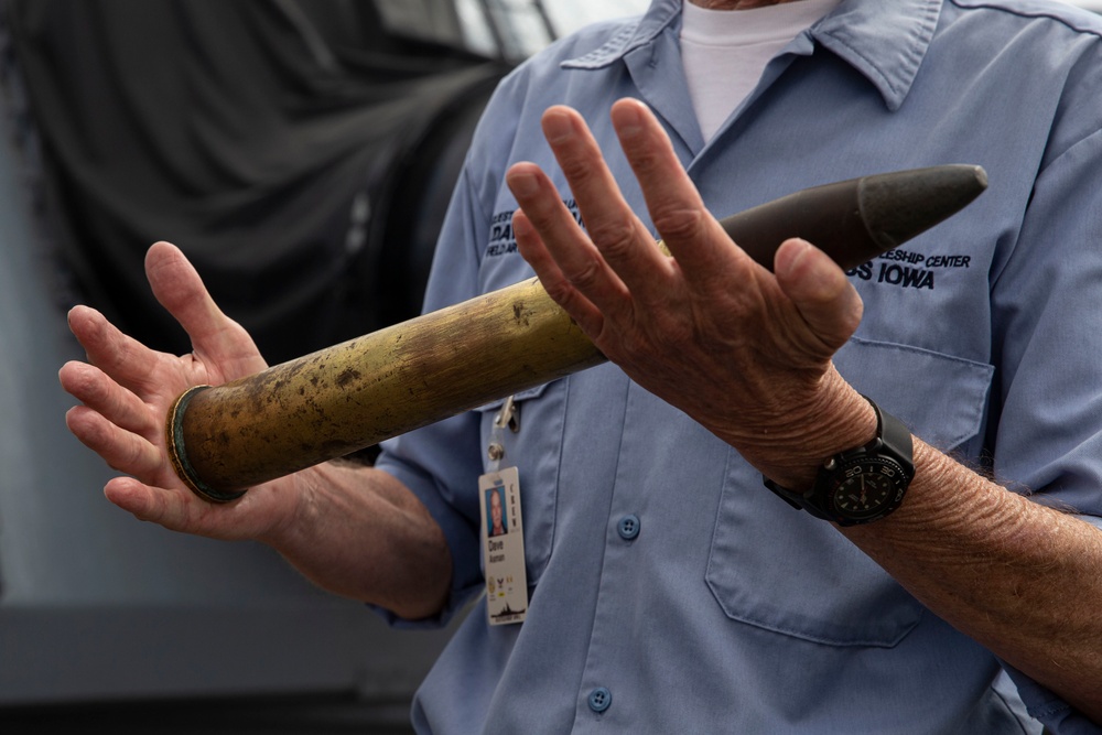 Assault Amphibian School tours USS Iowa museum