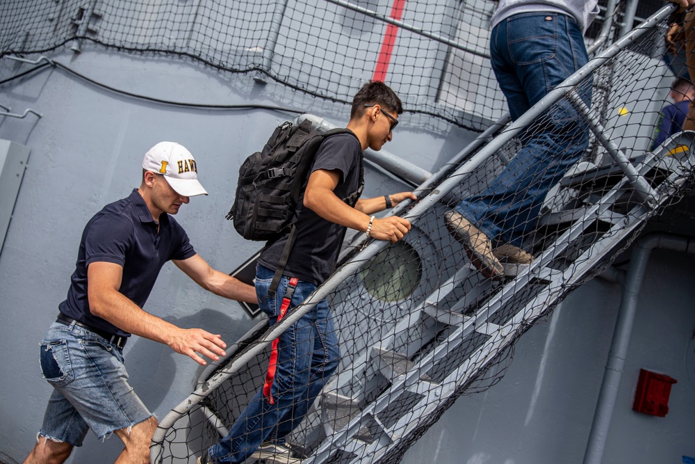 Assault Amphibian School tours USS Iowa museum