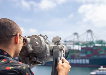 Assault Amphibian School tours USS Iowa museum