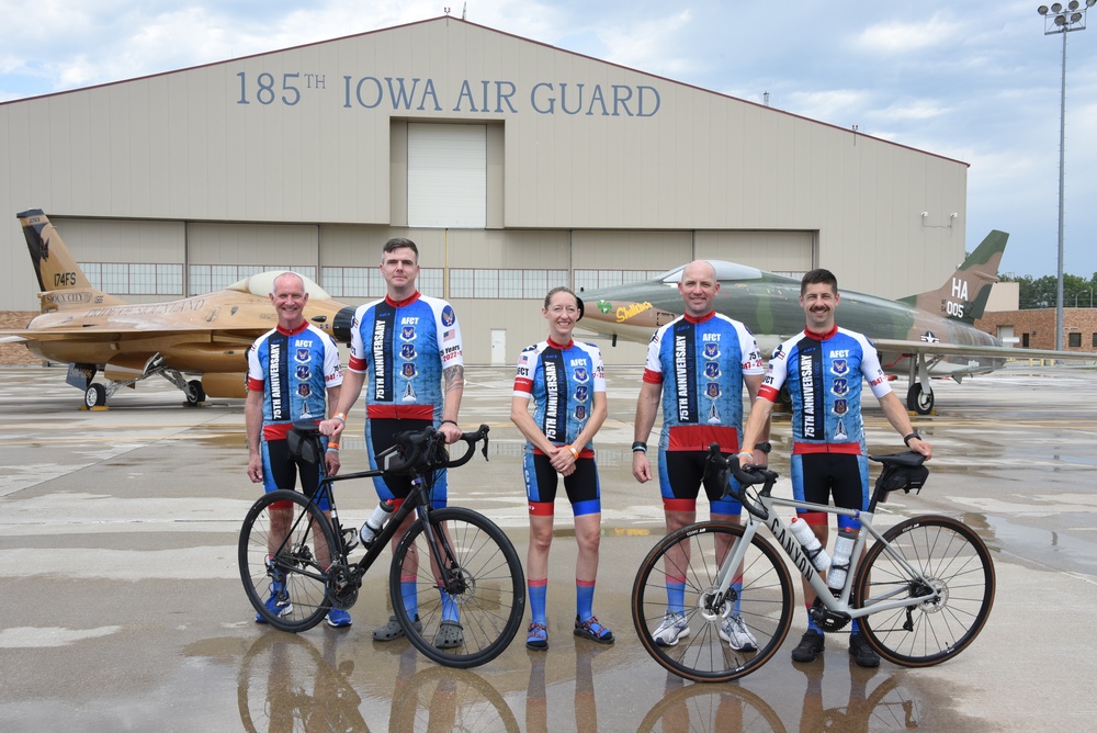 Air National Guard members of the Air Force Cycling Team