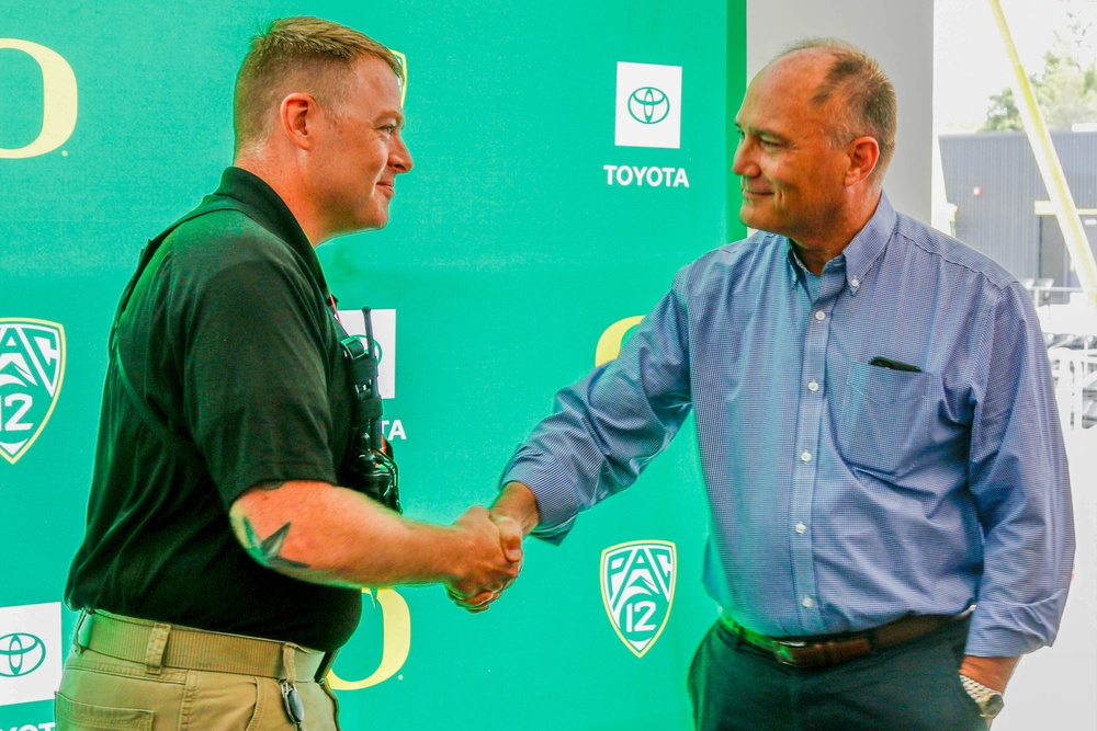 Oregon Adjutant General presents challenge coins to 102nd Civil Support Team members at World Track and Field Championships