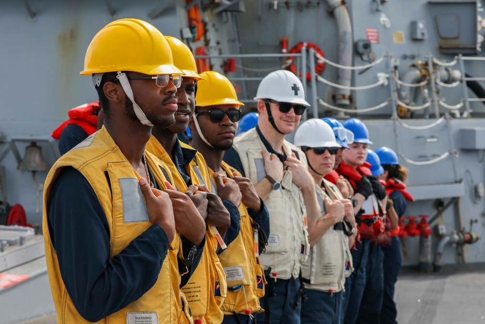 DVIDS - Images - USS Higgins Conducts RAS With USS Ronald Reagan [Image ...