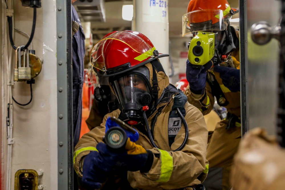 DVIDS - Images - USS Higgins Conducts Fire Fighting Drill [Image 4 of 4]