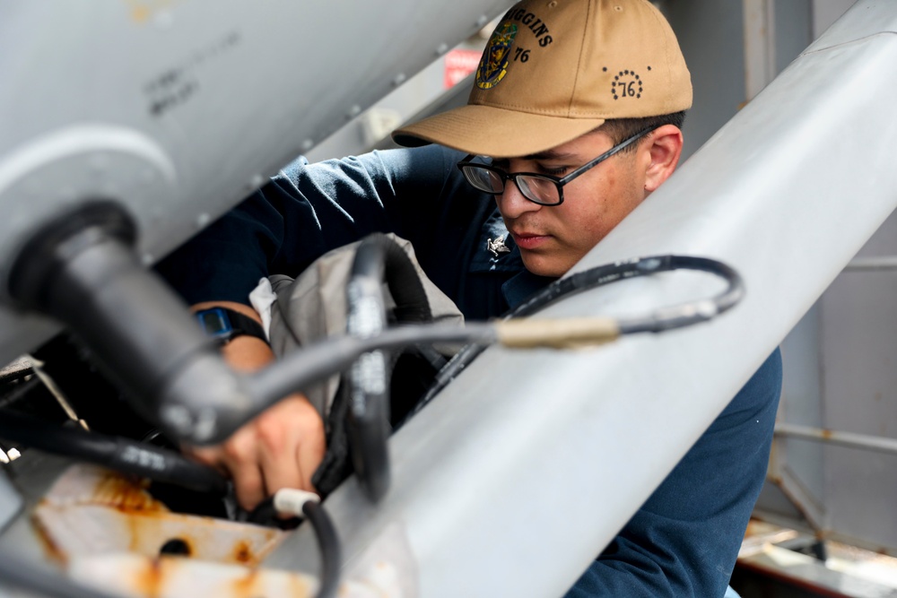 USS Higgins Conducts Fresh-Water Wash Down