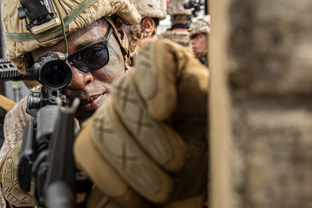3rd LSB Engineer Support Platoon Marines conduct MOUT Training