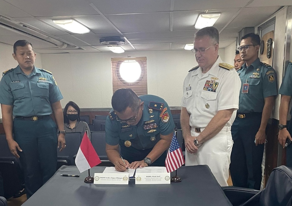 CSG7 at the 6th Indonesian National Military-Naval Force and U.S. Navy Submarine Force Staff Talks