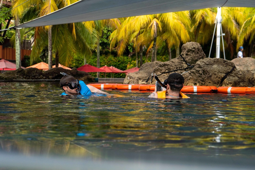 USS Ronald Reagan (CVN 76) Sailors tour Adventure Cove Water Park