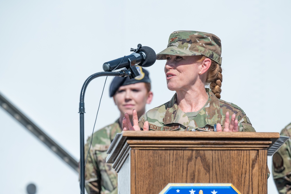 Malmstrom changes command