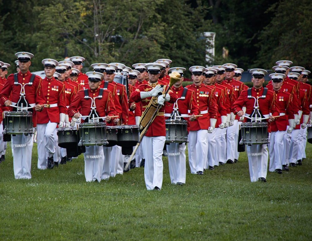 Marine Barracks Washington presents another fantastic sunset parade.