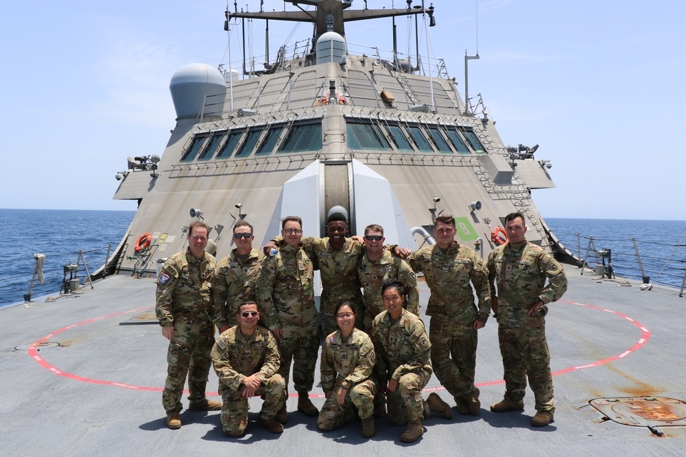U.S. Army Blackhawk Helicopter Performs DLQs on USS Billings