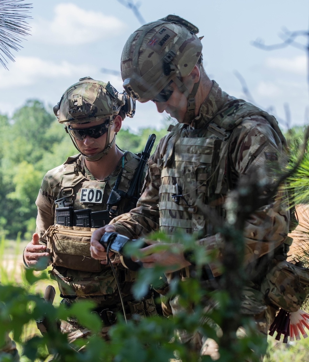 American, British Explosive Ordnance Disposal technicians train together on Fort Bragg