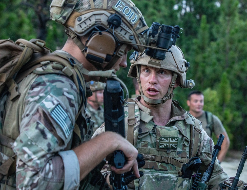 American, British Explosive Ordnance Disposal technicians train together on Fort Bragg