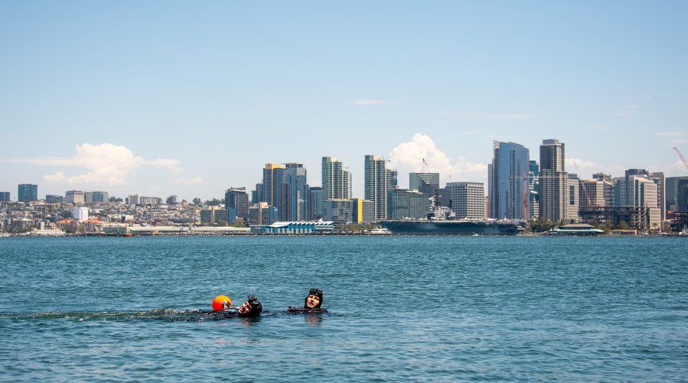 German Mine Clearance Diving Unit Conducts Diving Exercise During RIMPAC 2022 Southern California