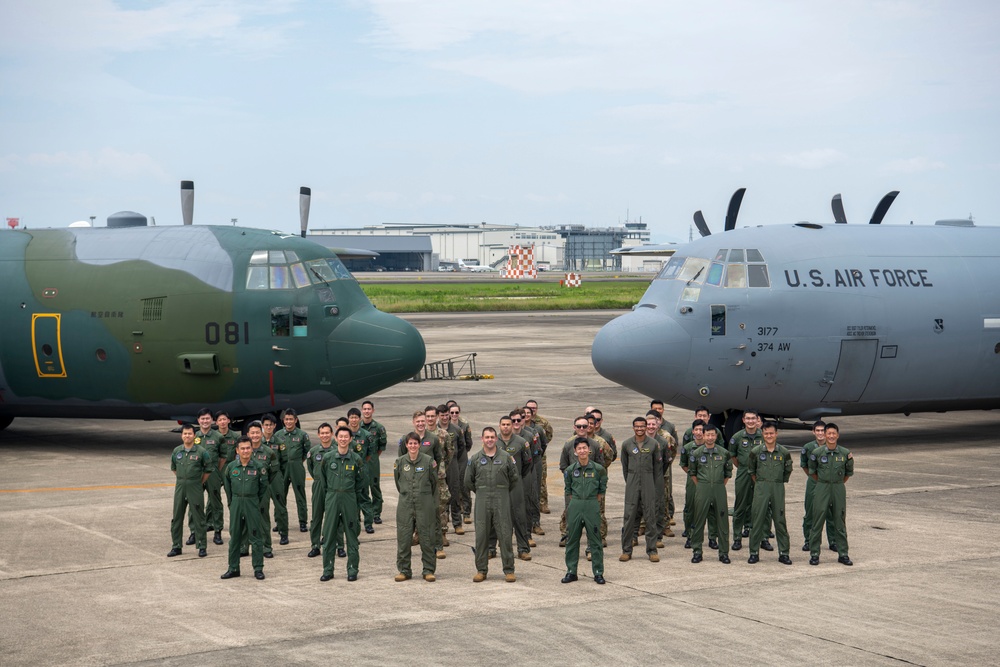 DVIDS - Images - Yokota Airmen Visit Japan's Komaki Air Base [Image 1 of 3]