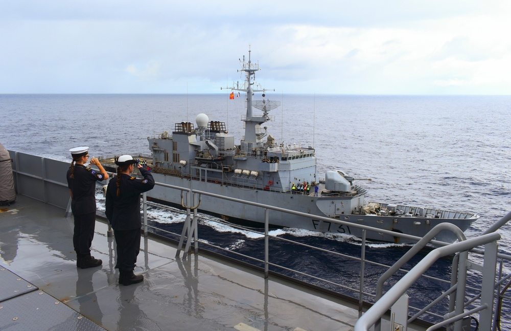 HMNZS Aotearoa Conducts Fueling-at-Sea with FS Prairial during RIMPAC 2022