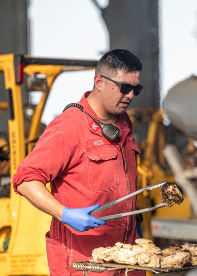 Sailors conduct steel beach picnic