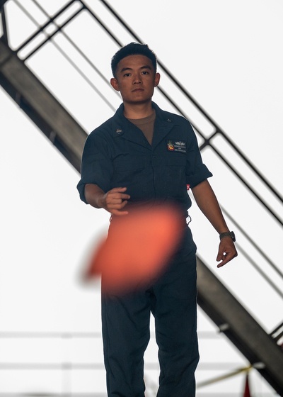 Sailors conduct steel beach picnic