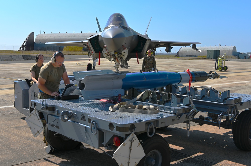 52nd MXG hosts Load Crew of the Quarter Competition