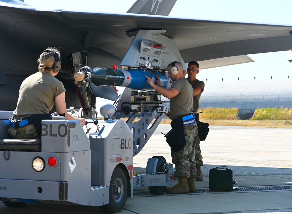 52nd MXG hosts Load Crew of the Quarter Competition