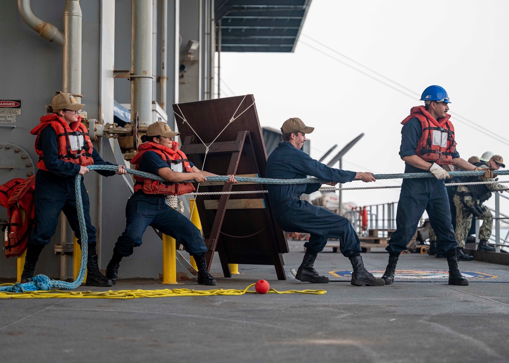 Sailors prepare the Hershel “Woody” Williams to get underway