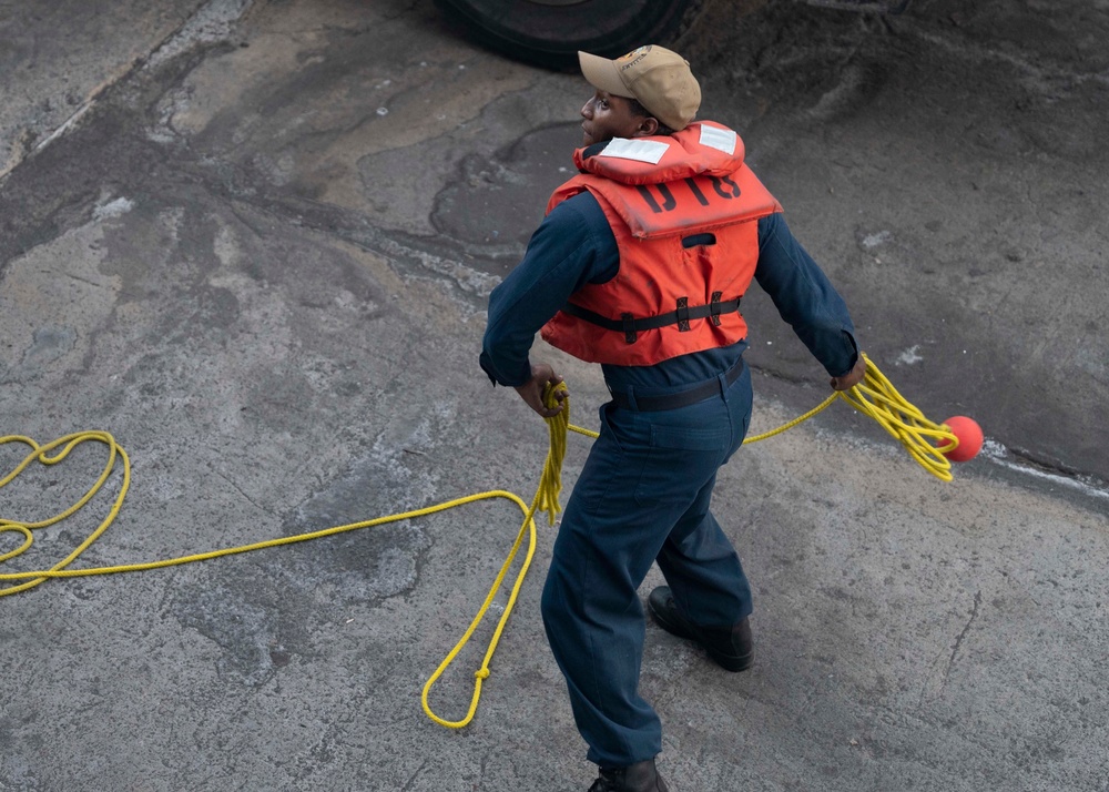 Sailors prepare the Hershel “Woody” Williams to get underway