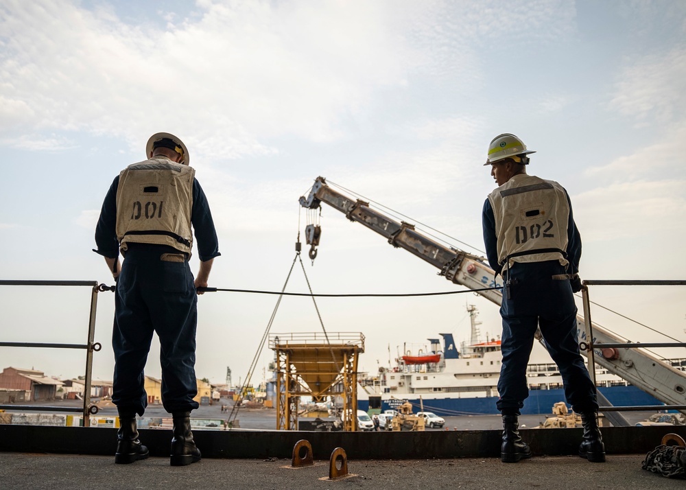 Sailors prepare the Hershel “Woody” Williams to get underway