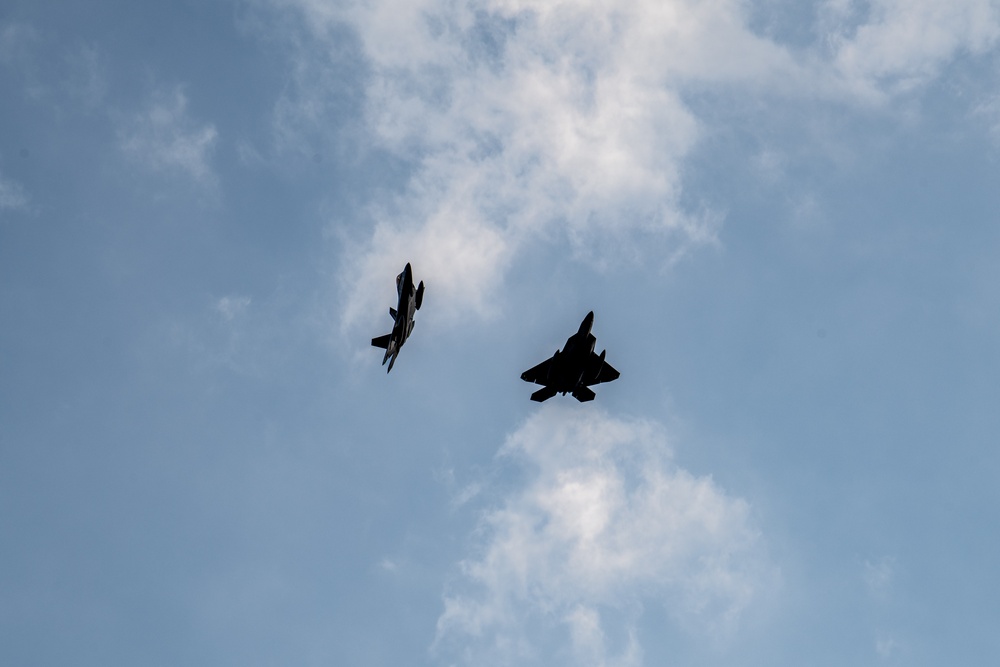 F-22 Raptors arrive at RAF Lakenheath