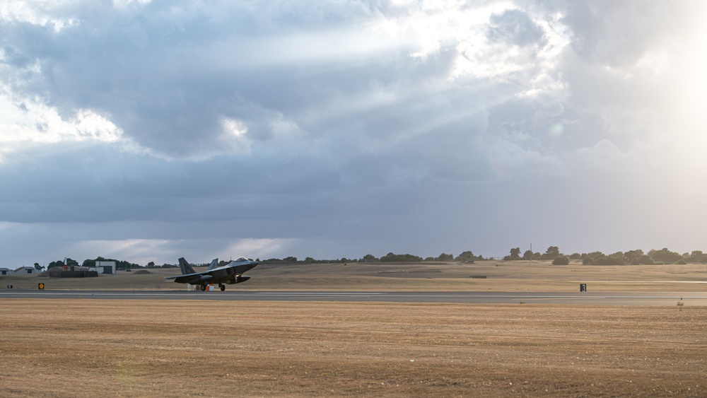 F-22 Raptors arrive at RAF Lakenheath