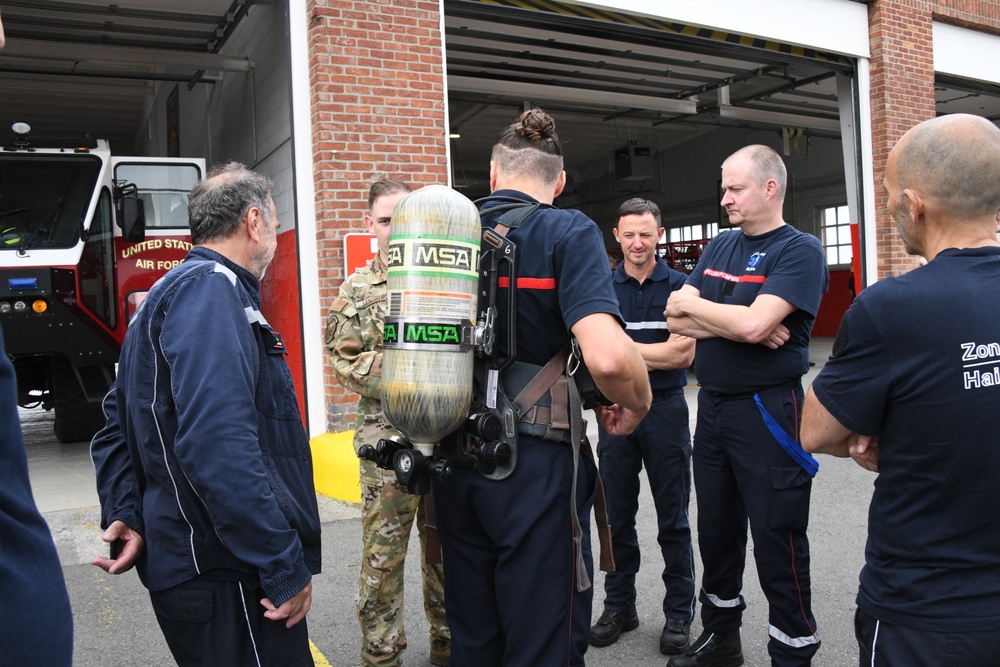 U.S Firefighters, 424th Air Base Squadron, train Belgian Firemen to intervene on an aircraft, Chièvres Air Base, 23 June 2022.