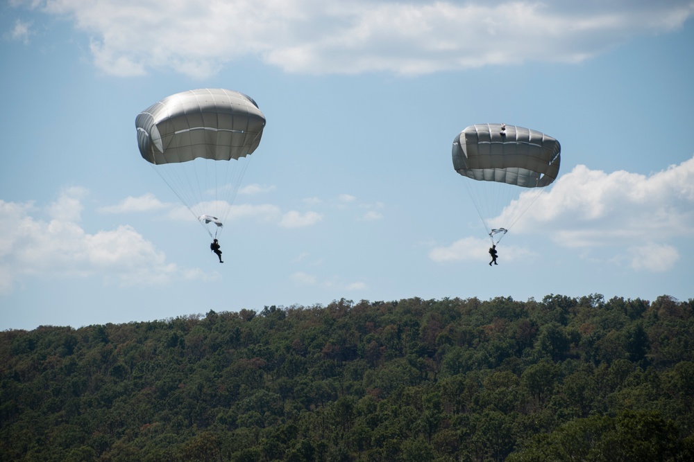 Oklahoma Guard units conduct airborne operations with Nebraska, Indiana