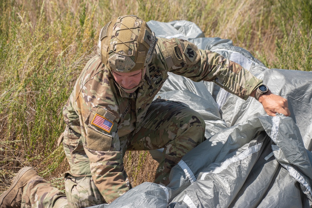 Oklahoma Guard units conduct airborne operations with Nebraska, Indiana