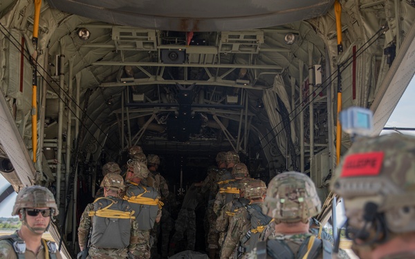 Oklahoma Guard units conduct airborne operations with Nebraska, Indiana