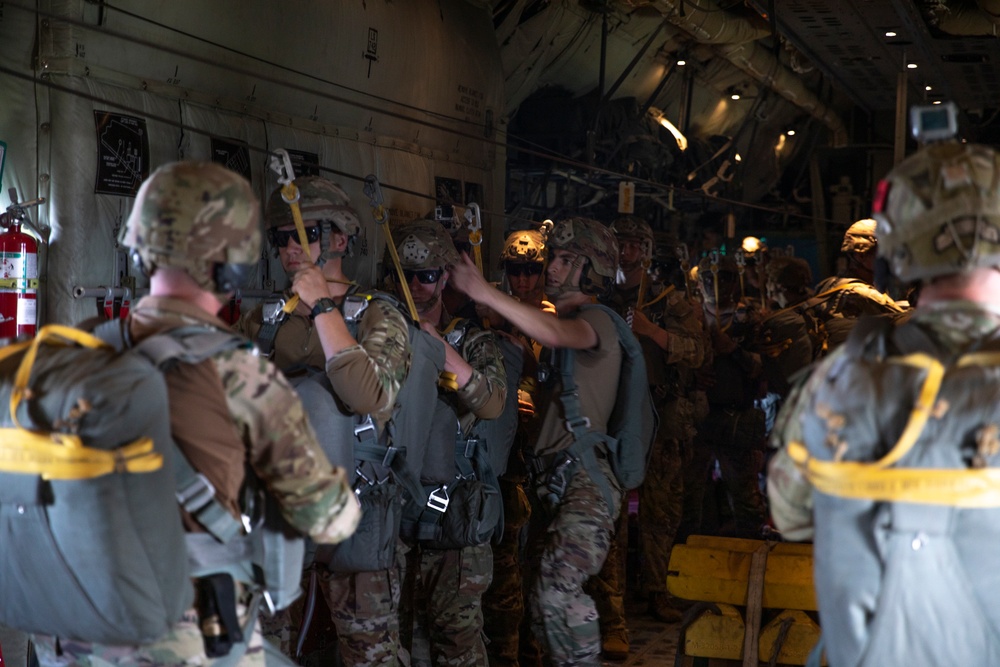 Oklahoma Guard units conduct airborne operations with Nebraska, Indiana