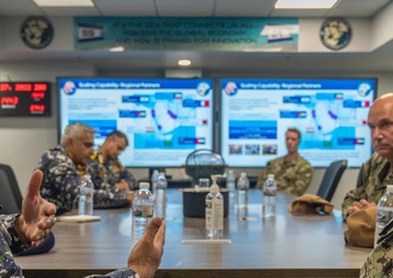 Indian Delegation Visits U.S. 5th Fleet