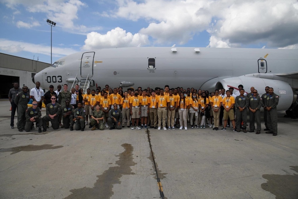 VP-26 TRIDENTS PARTICIPATES IN STATIC DISPLAY