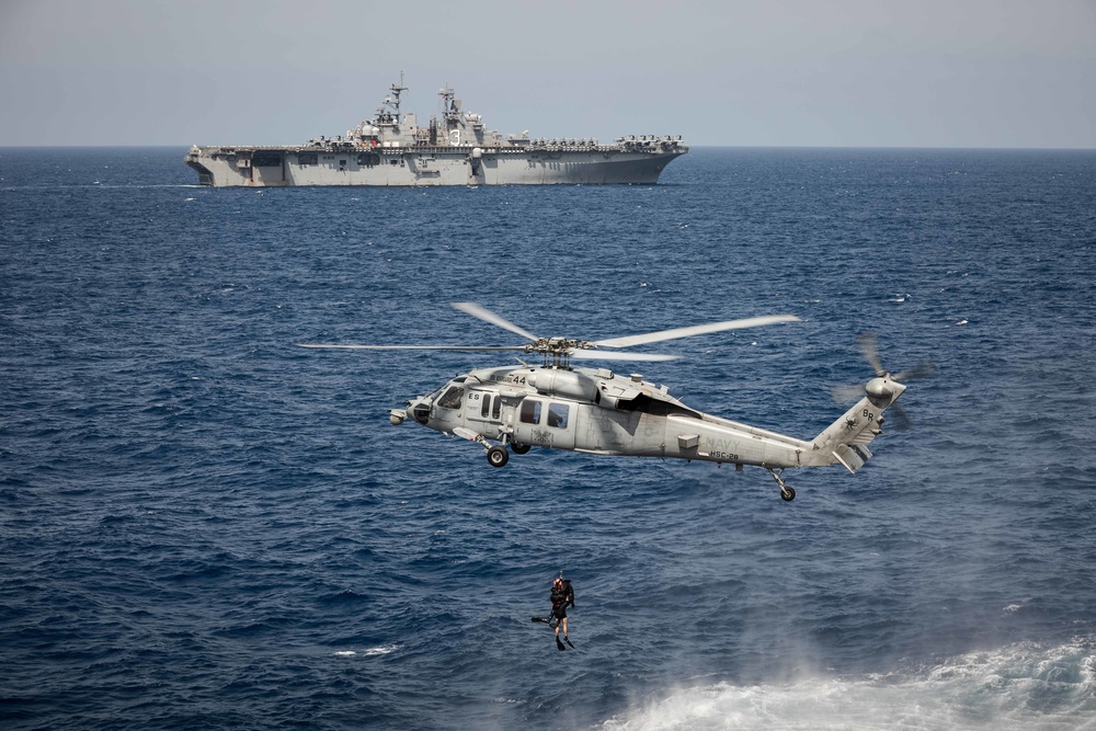 Kearsarge Conducts a Search and Rescue Exercise