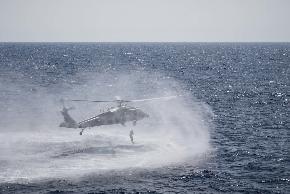 Kearsarge Conducts a Search and Rescue Exercise