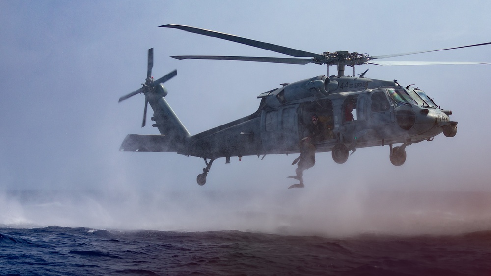 Kearsarge Conducts Operations in the Atlantic Ocean