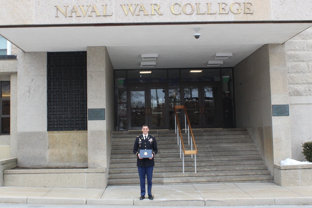 Kentucky National Guardsman Graduates Naval War College