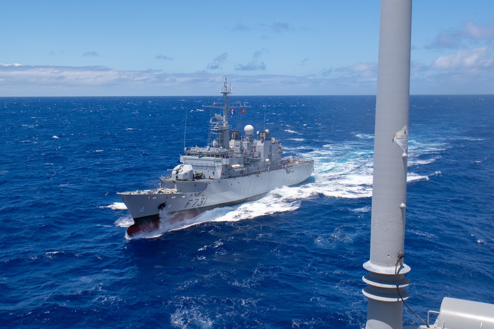 USNS Pecos conducts refueling at sea during RIMPAC 2022