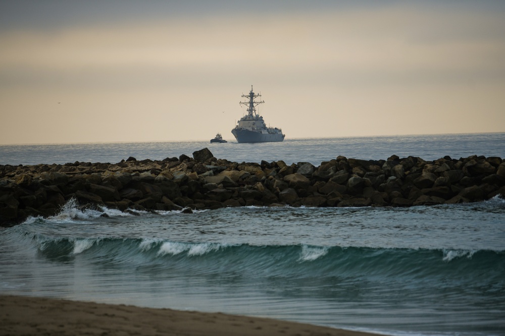 USS Chung-Hoon (DDG 93) Readies for Deployment, Hosts Workforce Tours at Naval Surface Warfare Center, Port Hueneme Division