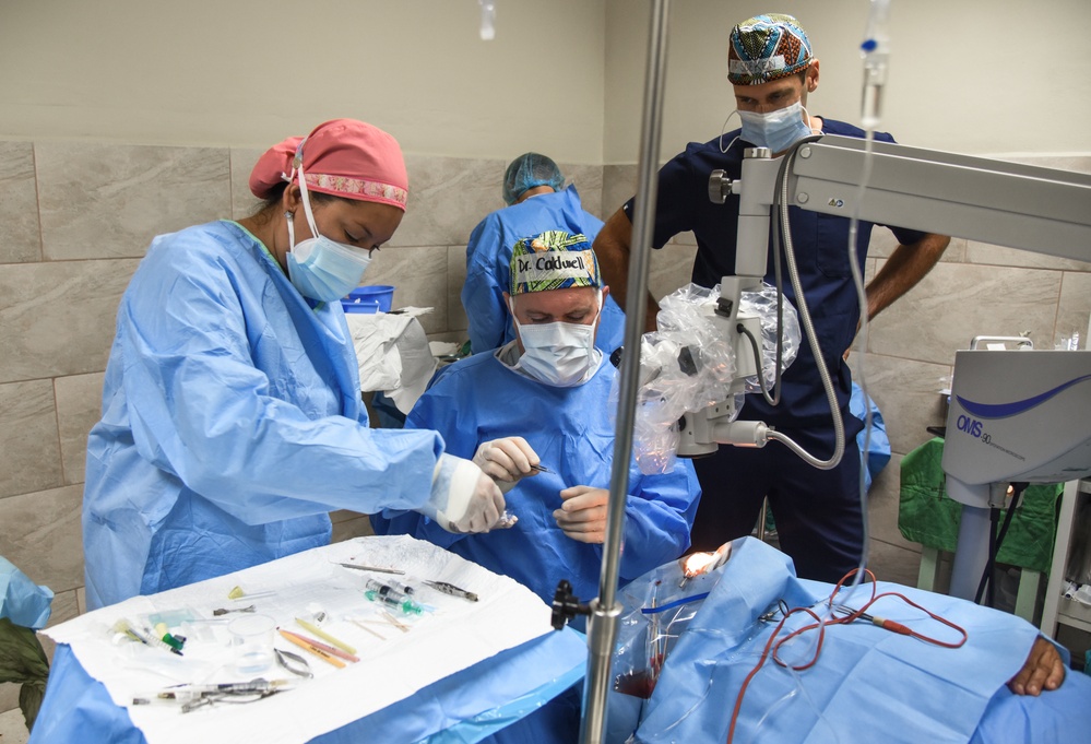 HEART 22 ophthalmology team performs eye surgeries on Honduran patients