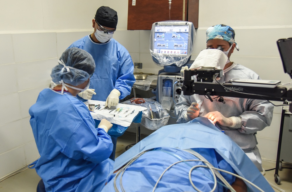 HEART 22 ophthalmology team performs eye surgeries on Honduran patients